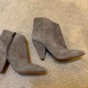 VINCE CAMUTO HEELED BOOTIES